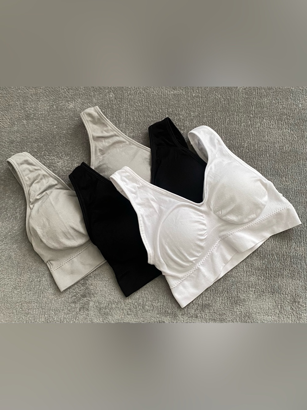 3 Pack Seamless Wireless Comfort Bras Size Medium Black White Gray
